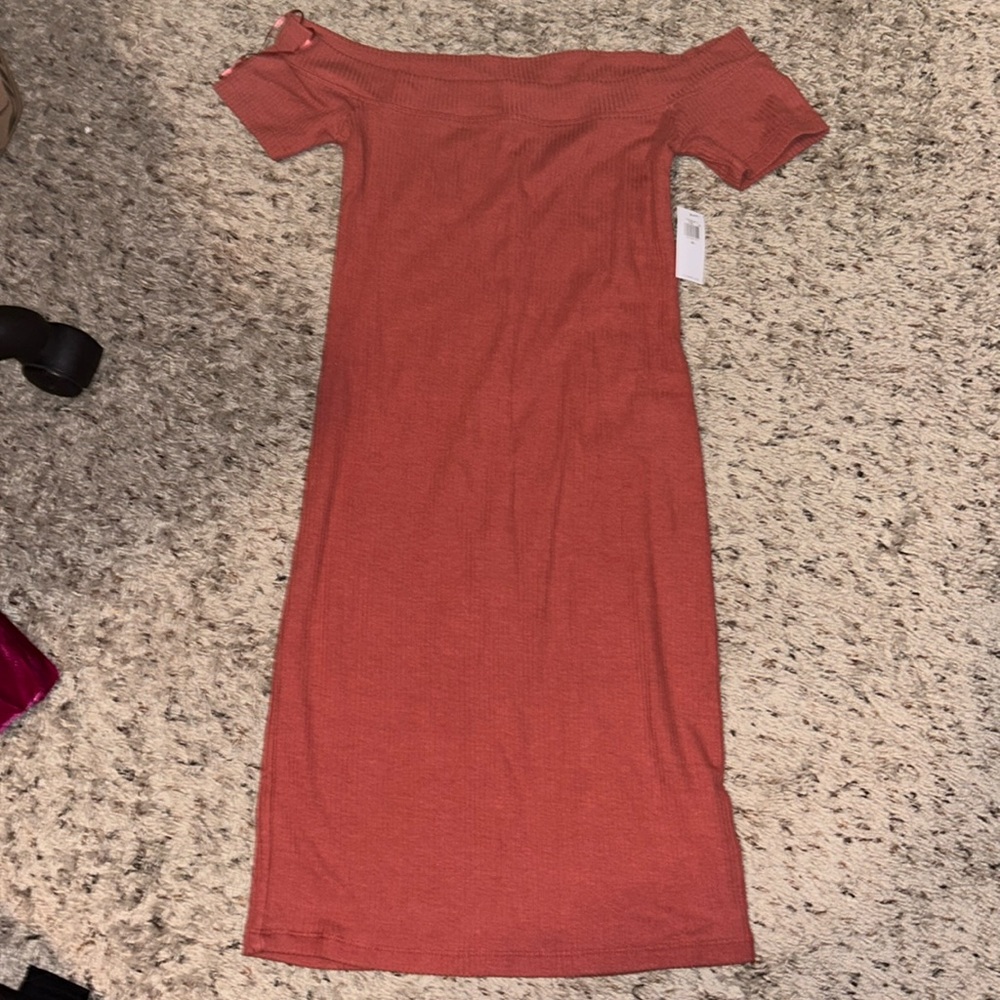 Ribbed form fitting dress NWT